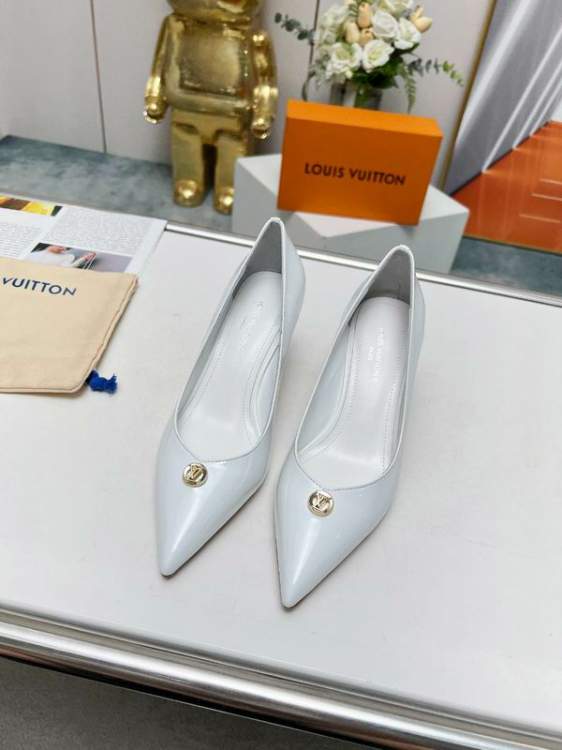 Picture of Louis Vuitton Shoes _SKULVsz35-417cmmnf031713539